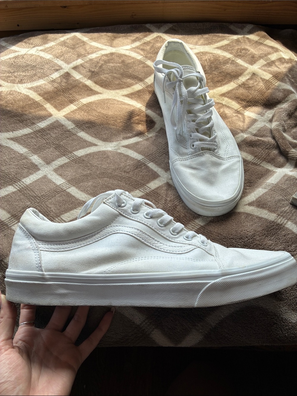 White Men's Vans Canvas Low-Top Sneakers - Classic Casual Shoes